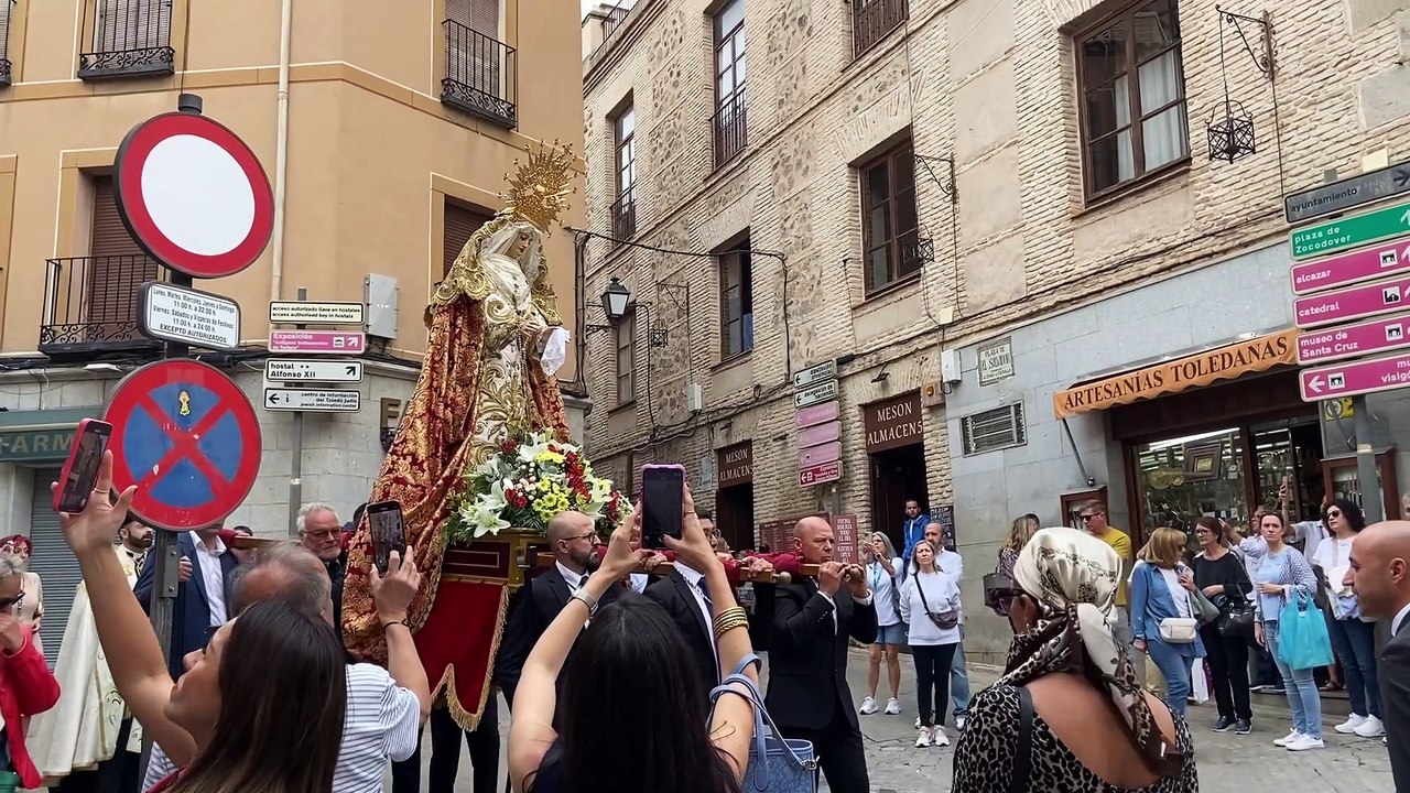 La Virgen del Rosario por el barrio de Santo Tomé