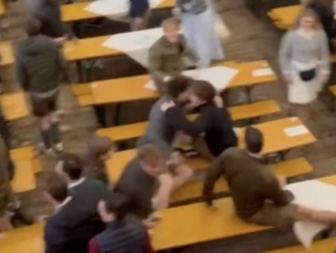 Tisch-Wahnsinn auf der Wiesn: Voller Körpereinsatz um 9 Uhr morgens