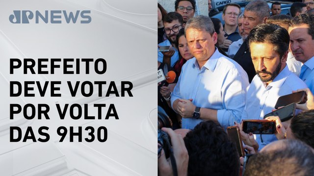 Ricardo Nunes toma café da manhã com Tarcísio de Freitas