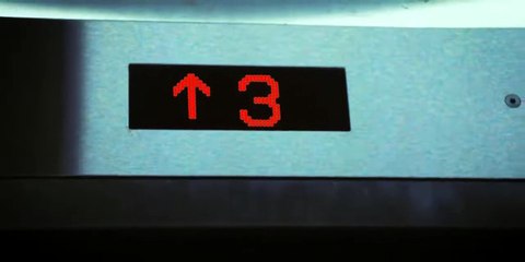 فيلم رعب قصير  شخص ما في غرفتي