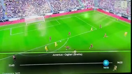 Vlahovic sbaglia clamorosamente il gol a porta vuota contro il Cagliari