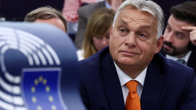 Eurodiputados de La Izquierda cantan 'Bella ciao' tras la intervención de Orbán en la Eurocámara
