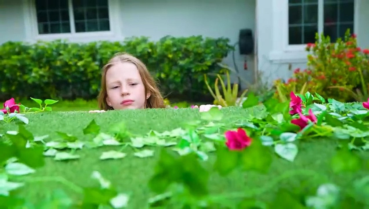 Nastya and Evelyne play hide and seek