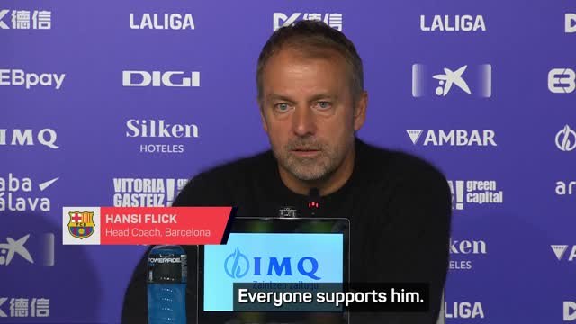 'Perfect' Lewandowski powers Barcelona to maintain La Liga top spot