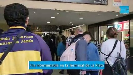 Fila interminable en la Terminal de La Plata