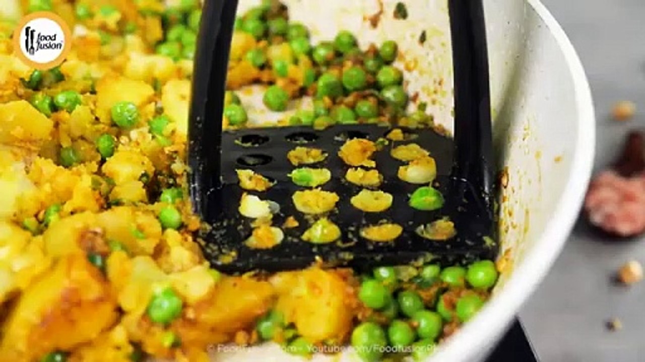Punjabi_Aloo_Chutney_Samosa_-_Make___Freeze_Ramadan_Special_Recipe_by_Food_Fusion(360p)