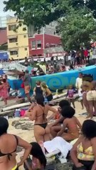 Скачать видео: Suspeitos fogem em direção ao mar do Porto da Barra após roubo de corrente de ouro