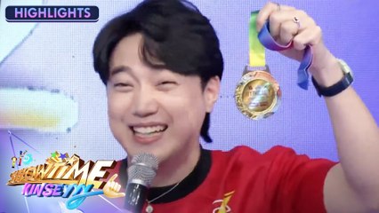 Download Video: Ion, gustong dalhin kay ‘Boss Toyo’ ang medal ni Ryan Bang | It’s Showtime