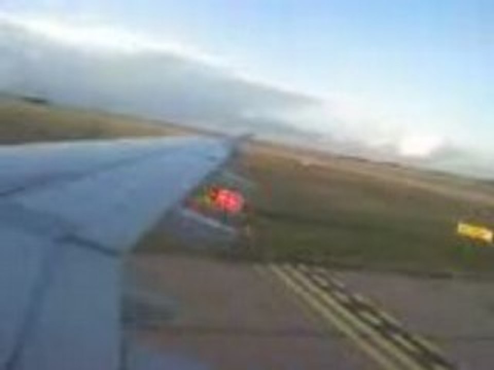 ATTERRISSAGE  AVION A L'AEROPORT ST EXUPERY LYON