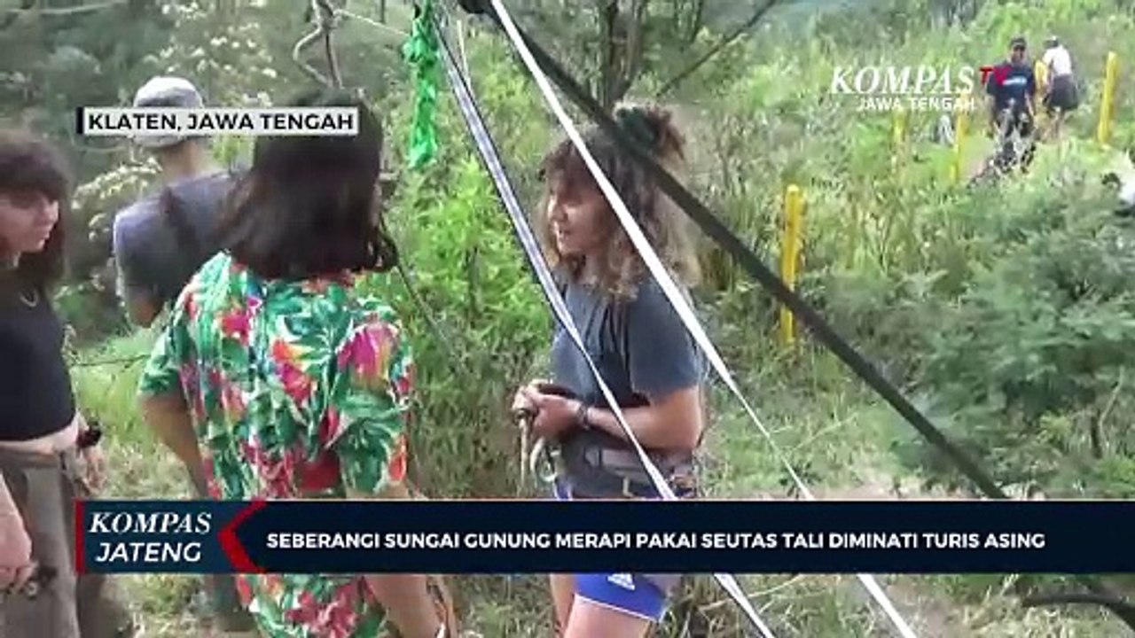 Seberangi Sungai Gunung Merapi Pakai Seutas Tali Diminati Turis Asing
