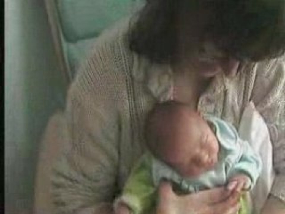 1er video nathan decouvre sa fammille