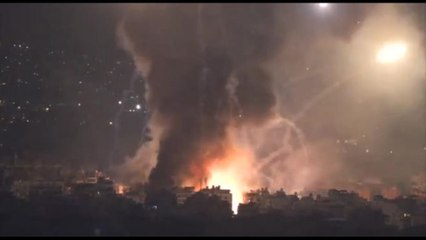Attacchi di Israele alla periferia Sud di Beirut, fumo e esplosioni