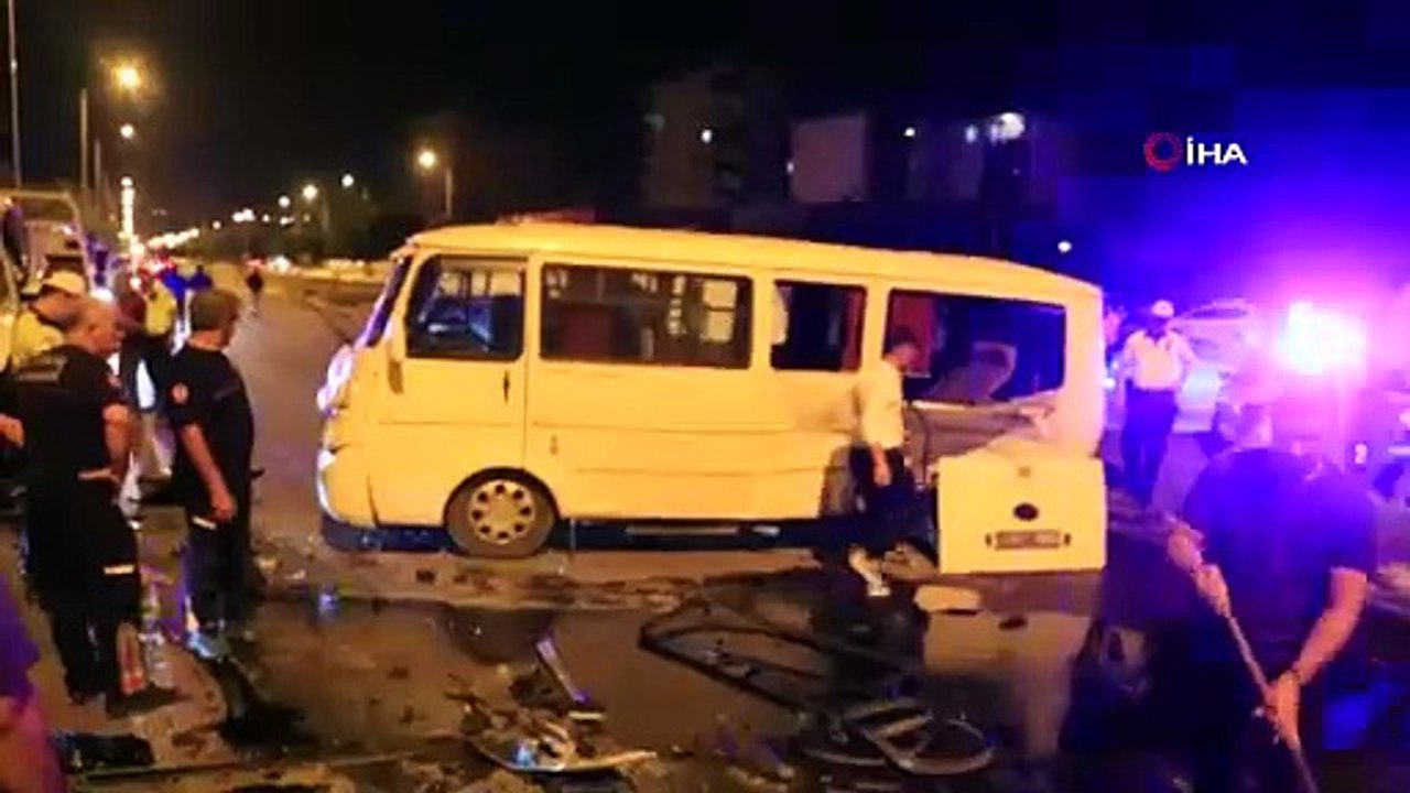 Düğün Dönüşü Korkunç Kaza! Yaralılar Yola Savruldu