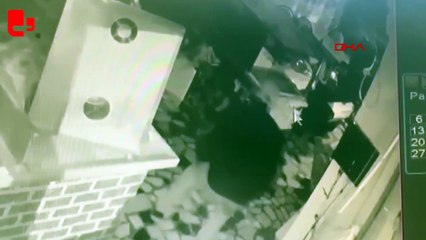 Önce masa ve sandalyeleri çektiler, sonra motosikletli çaldılar