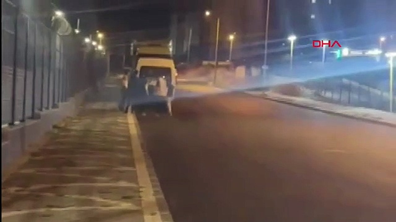 İstanbul - Avcılar’da gençlerin tekmeli yumruklıu kavgası kamerada