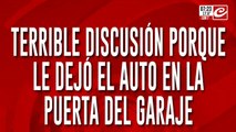 Tremendo: lo tacó a piedrazos porque le dejó el auto en la puerta del garage