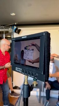 #Moteur, ça #tourne… #action ️Le mot « #long » est plus court que le mot « #court ». C'est dingue, non ? C’est quoi le #trucage ?