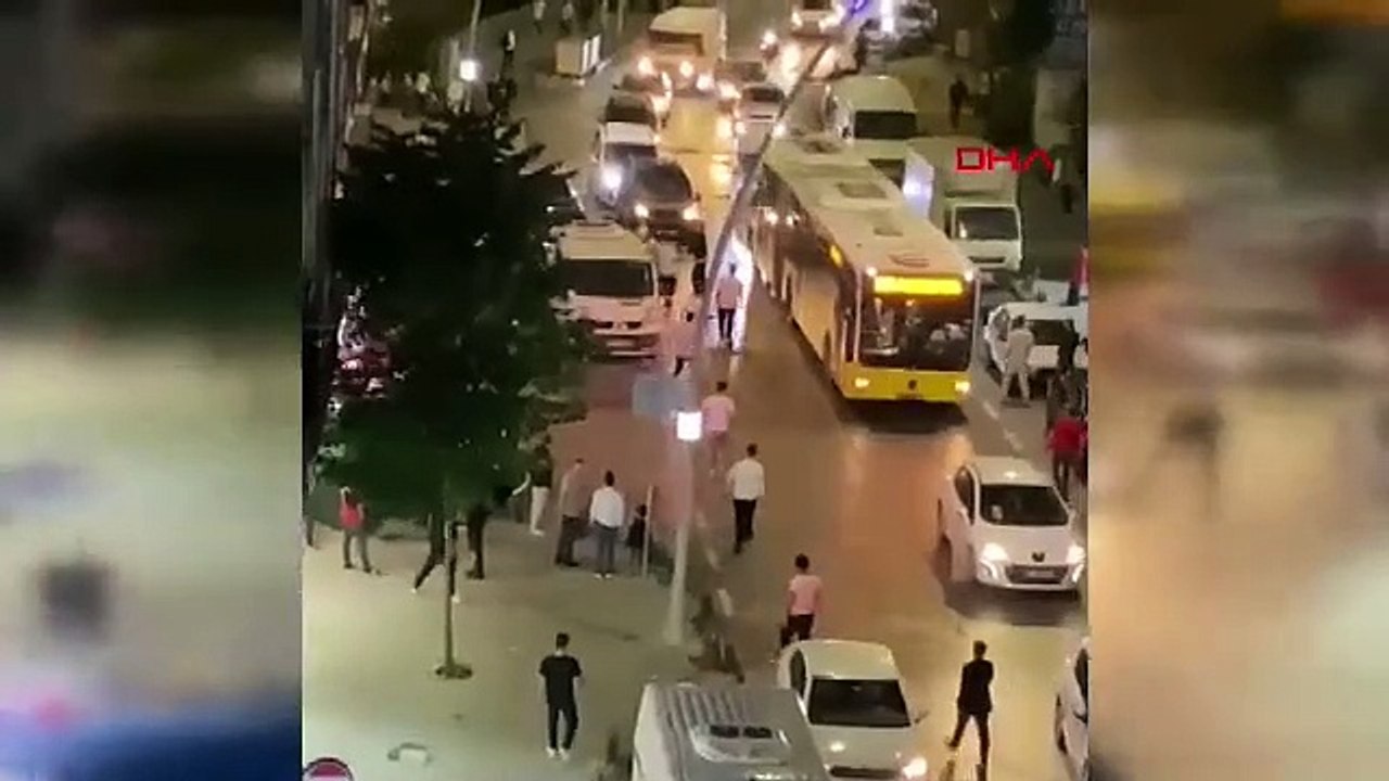 İstanbul- Arnavutköy'de düğün konvoyunda korna çalma kavgası kamerada