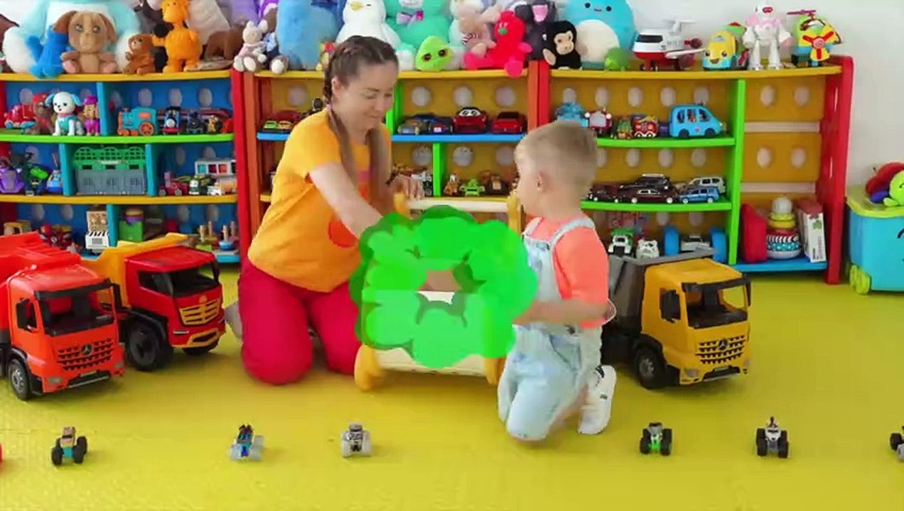 Sink or Float and Other Pool Adventures with Diana and Roma's Family