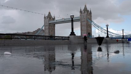 Video herunterladen: Tornadoes could hit London as heavy rain and winds to batter the capital