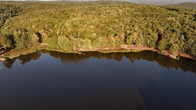 Korugöl Tabiat Parkı sonbaharın renklerine büründü