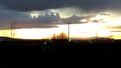 Man stresses his creative superpowers to come up with the most absurd description of unique cloud