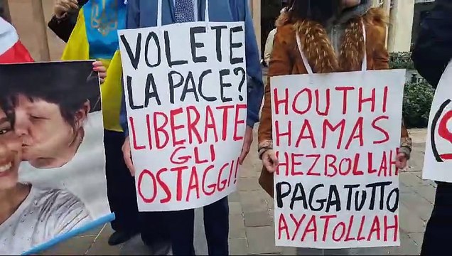 Israele e Gaza, Milano ricorda il 7 ottobre: manifestazione in piazza san Babila per la liberazione degli ostaggi