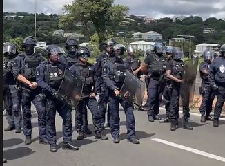 Vie chère : à Mahault, la CRS8 a délogé les manifestants