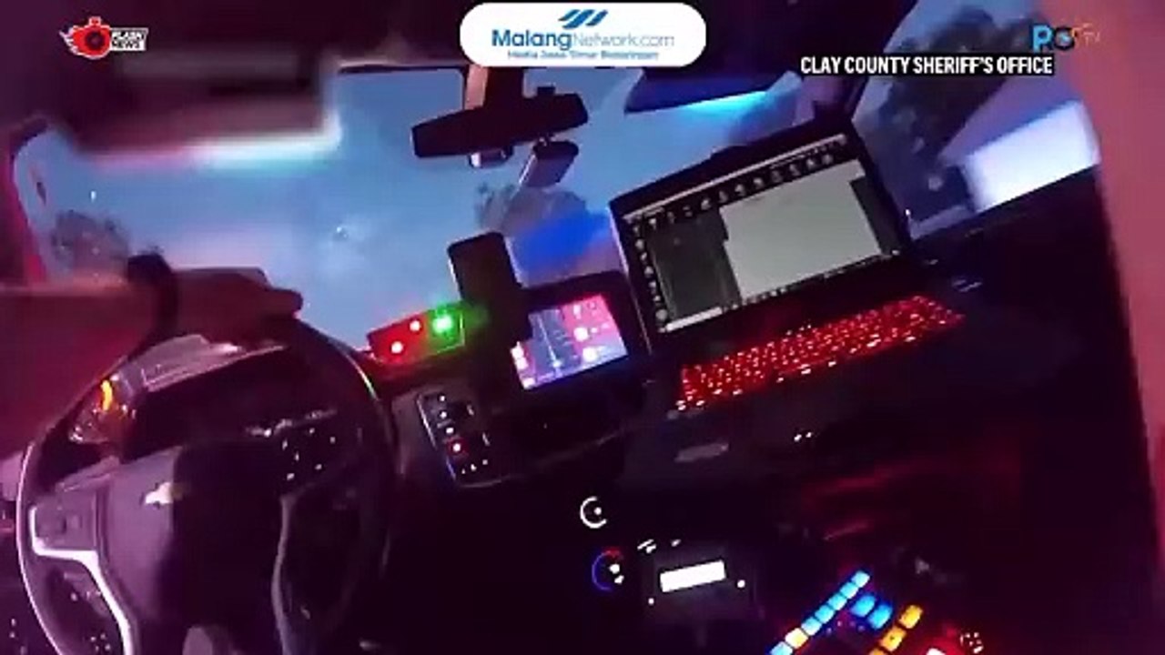 Momen Kepolisian Amerika Menghentikan Mobil Yang Melaju Cepat