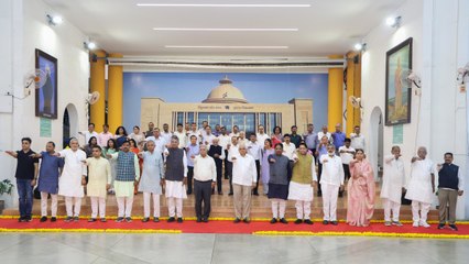 सीएम ने मंत्रियों, अधिकारियों के साथ ली भारत विकास की प्रतिज्ञा