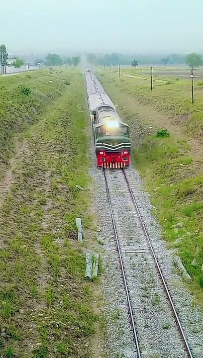 Ye jo rail gardiyan guzrti
