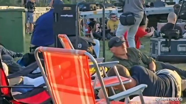 Sirene d'allarme a Tel Aviv, i giornalisti si mettono al riparo