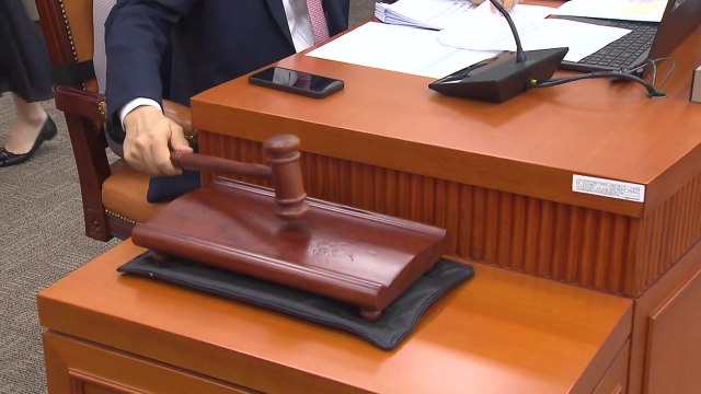 정무위 국감...여당 괴담 정치 , 야당 뉴라이트 교과서 / YTN