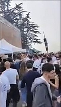 Arrosticini, musica, vino e birra: in migliaia alla pasquetta di Arrostiland