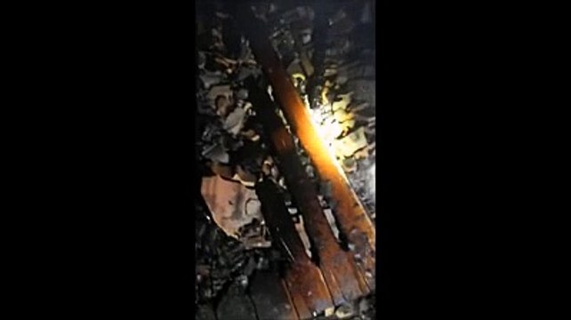 Fiamme nella notte, la palazzina durante e dopo l'incendio