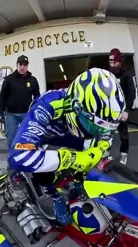 Siamo a Ortona, sotto Pescara : Valentino Rossi sul circuito internazionale d'Abruzzo