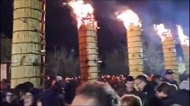 A Fara si accendono le farchie: festa, balli e canti per tutta la notte