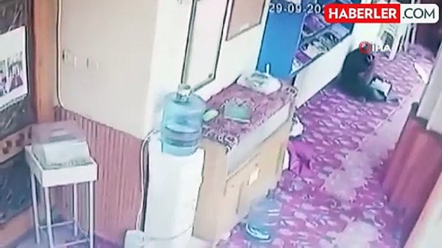 Burdur'da Sadaka Kutusunu Çalan Hırsız Güvenlik Kamerasında