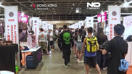Fãs de tatuagens juntam-se em Hong Kong para feira internacional