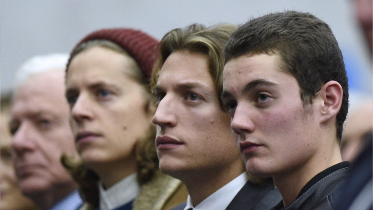 GALA VIDEO - Louis Sarkozy : au fait, que deviennent ses frères Jean et Pierre ?