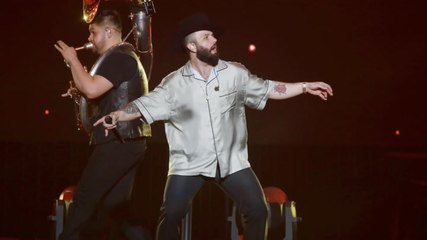 Carin León momentos antes de subir al escenario