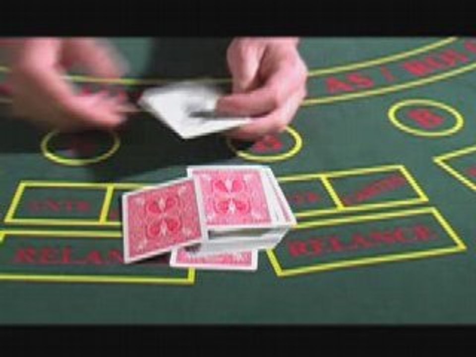 MAGICIEN CLOSE UP POUR ENTREPRISE ANIMATION MAGIE SOIREE SEMINAIRE D'ENTREPRISE MAGIE CLOSE UP TABLE DE TRICHE POKER