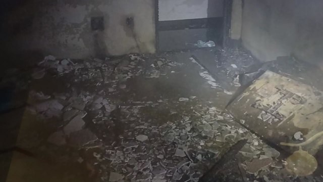 경북 칠곡 공장 기숙사 화재...건물 내부·집기 불타 / YTN