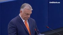 La Izquierda canta en pie el himno de la resistencia antifascista Bella Ciao tras el discurso xenófobo de Orbán