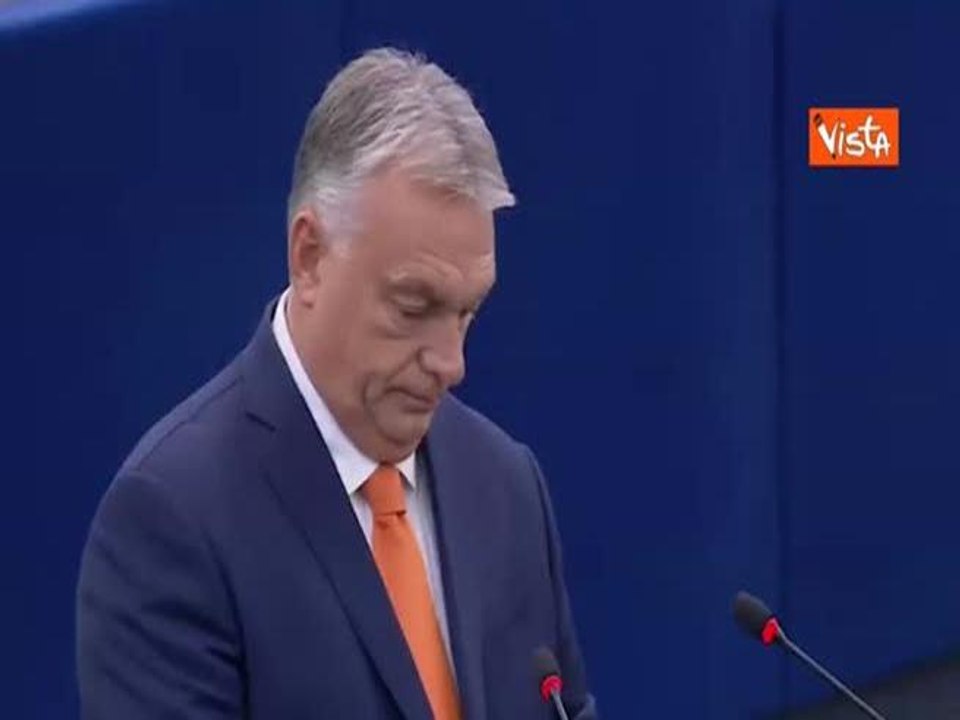 La sinistra canta Bella Ciao contro Orban all'Europarlamento, Metsola: "Sembra la Casa di Carta"