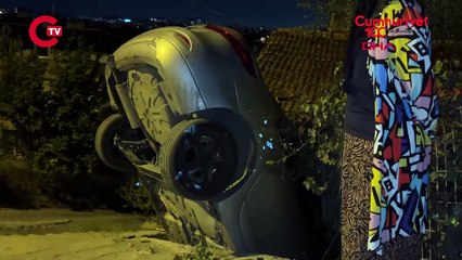 El frenini çekmeyi unuttuğu otomobil uçurumdan uçtu