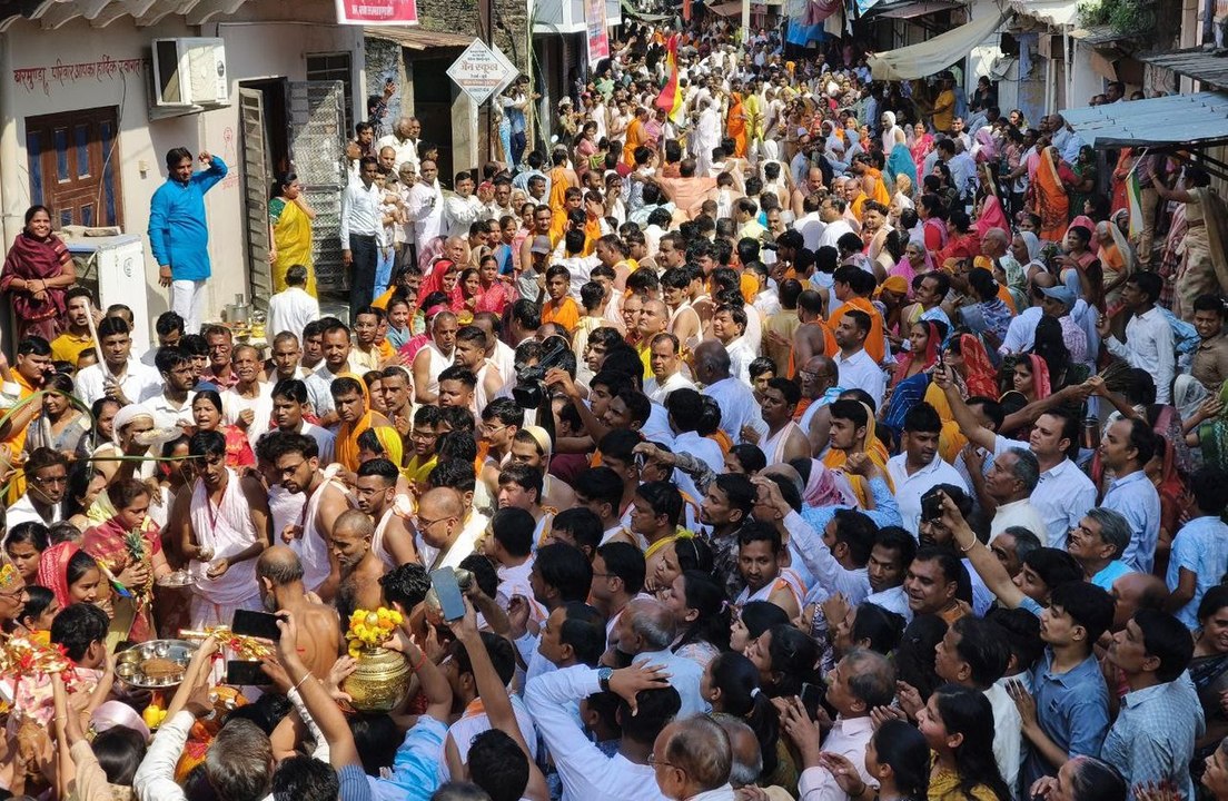 Video : जैन मुनि के महापारणा महोत्सव में उमड़े...