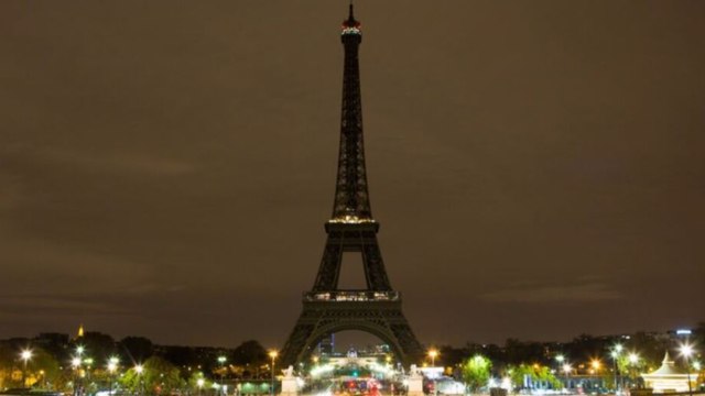Attaques du 7 Octobre : la tour Eiffel s’est éteinte en hommage aux victimes ce lundi soir