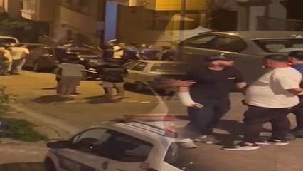 Скачать видео: Kağıthane'de gece yarısı havaya ateş açan 2 şüpheli kamerada