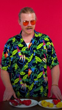 « C’est le seul ingrédient qui procure une sensation comme ça. » Jean-Baptiste Martin, alias le roi des piments, est le fondateur de MAISON MARTIN. Pour neo, il présente différents types de piments. ✨